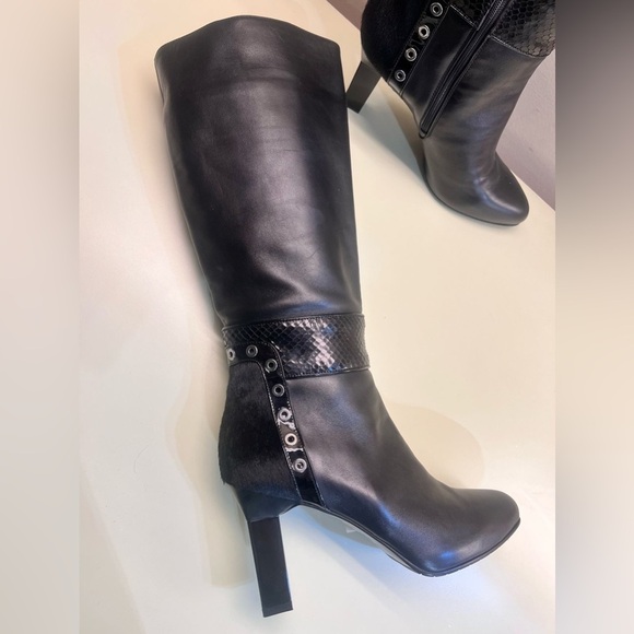 MARINO FABIANI MADE IN ITALY LEATHER Sleek Black Heeled Boots with Chain Detail - Picture 1 of 6